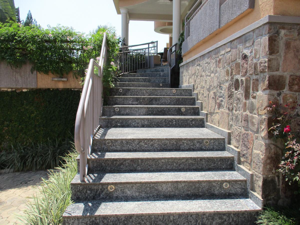 Amaris Hotel Kigali Exterior foto
